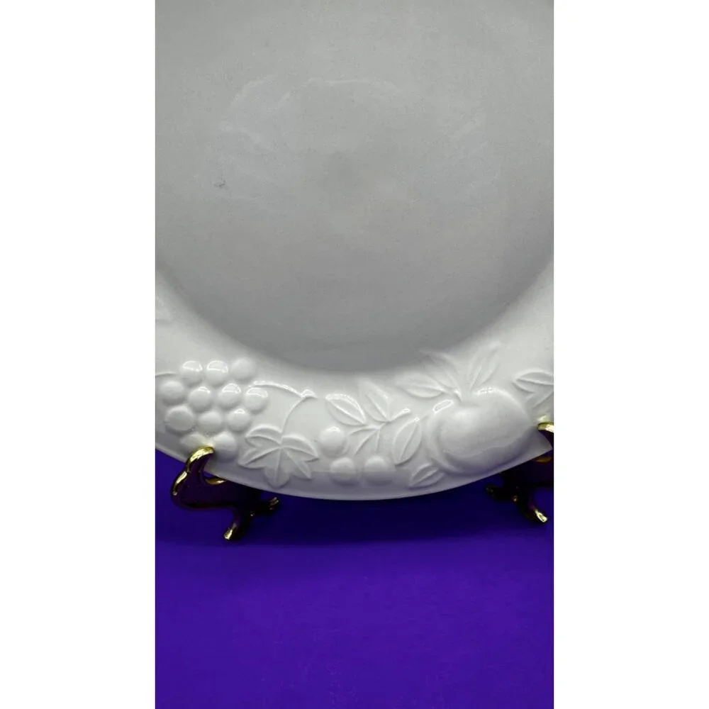 Gibson‎ Designs White Embossed Raised Fruit Chop Plate Serving Platter 12